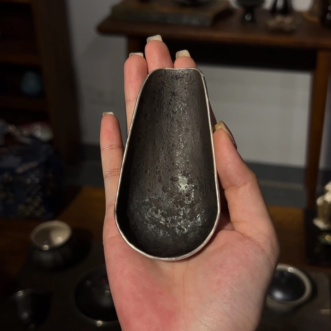 瓷片陶瓷。       陶瓷。