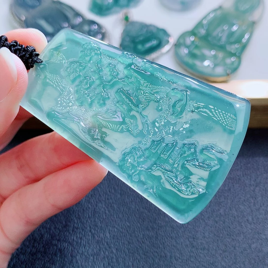 翡翠挂件未镶嵌翡翠