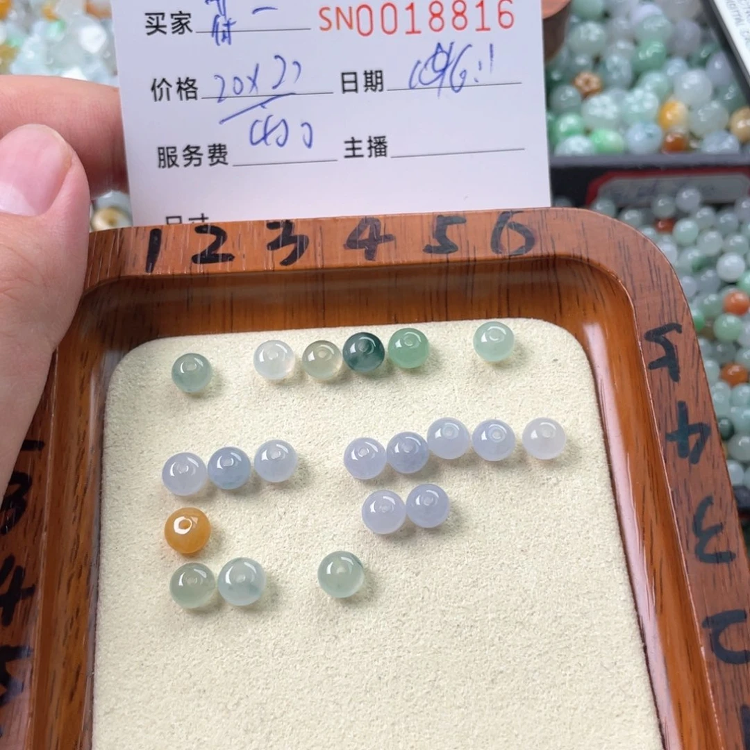 翡翠未镶嵌颈饰荷***蛋