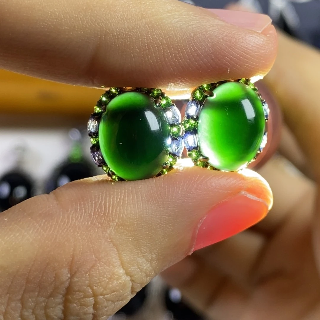 18K金镶嵌翡翠耳饰