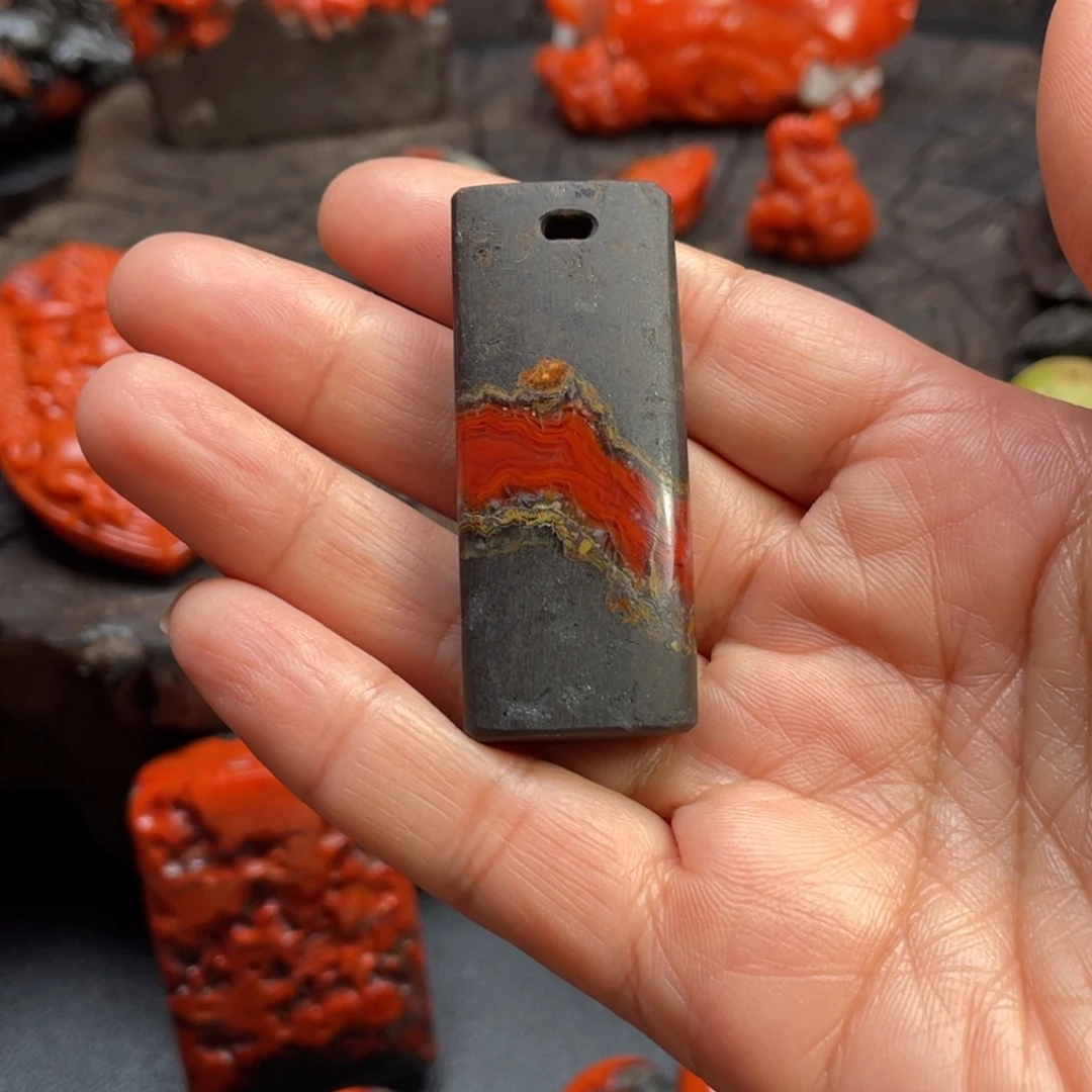 大***形南红玛瑙未镶嵌颈饰