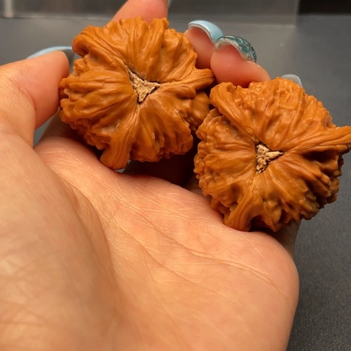 菜****文玩核桃吊坠白狮子