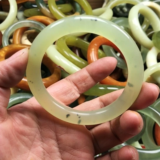 蛇纹石玉手镯未镶嵌清*