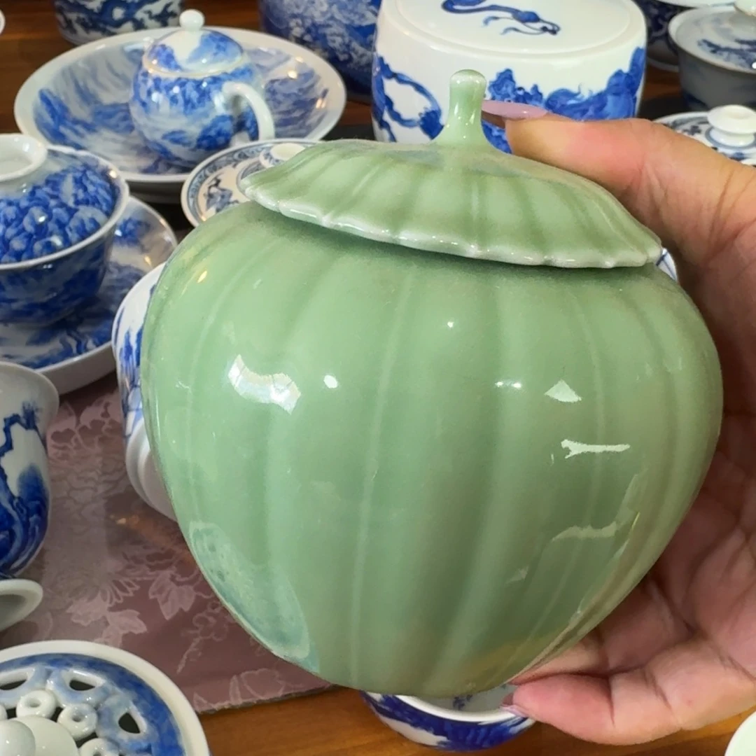 景德镇陶瓷手工茶叶罐