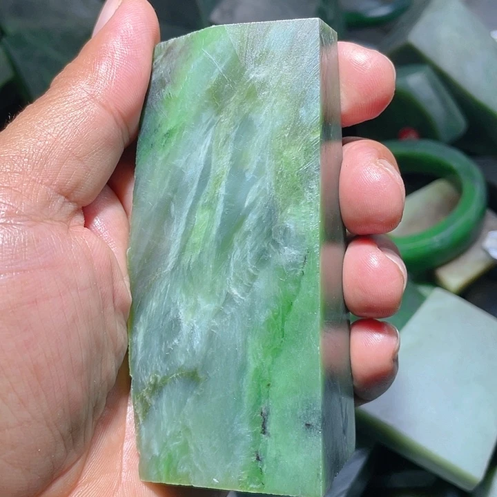 和田玉（碧玉）未镶嵌珠宝奇石