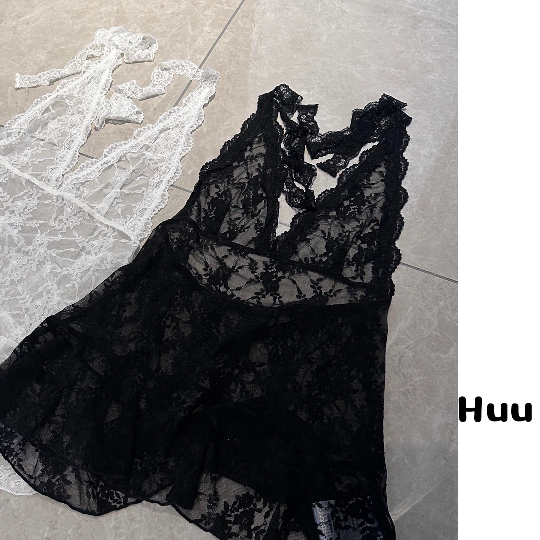 Huu辣妹必备 蕾丝挂脖背心上衣32460