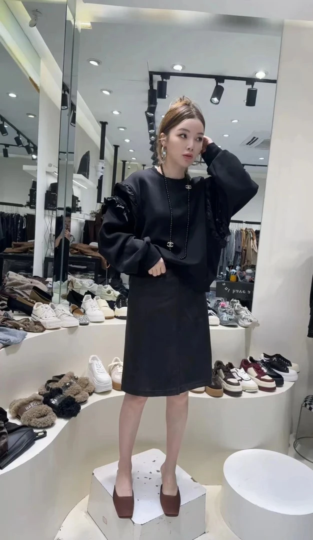 深圳南油欧货2024秋季新款荷叶边重工亮片洋气减龄短卫衣W123