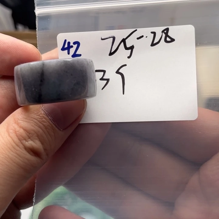 翡翠戒指未镶嵌明天