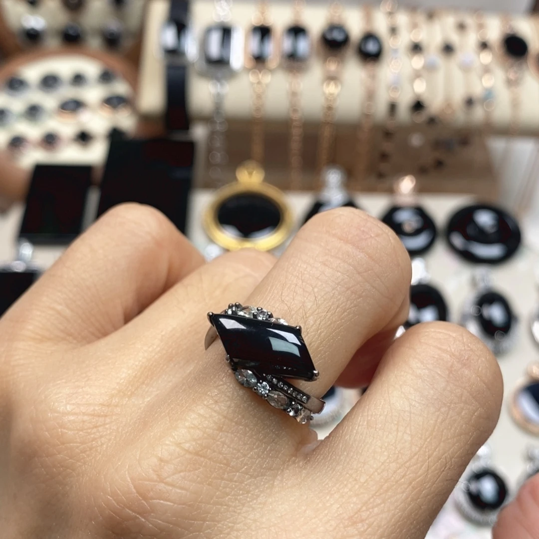 翡翠18K金镶嵌戒指