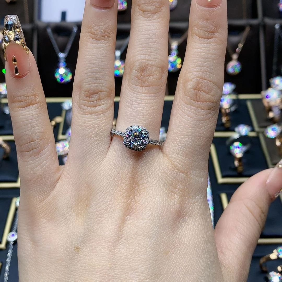 合成碳硅石（莫桑石）戒指/指环18K金镶嵌双***