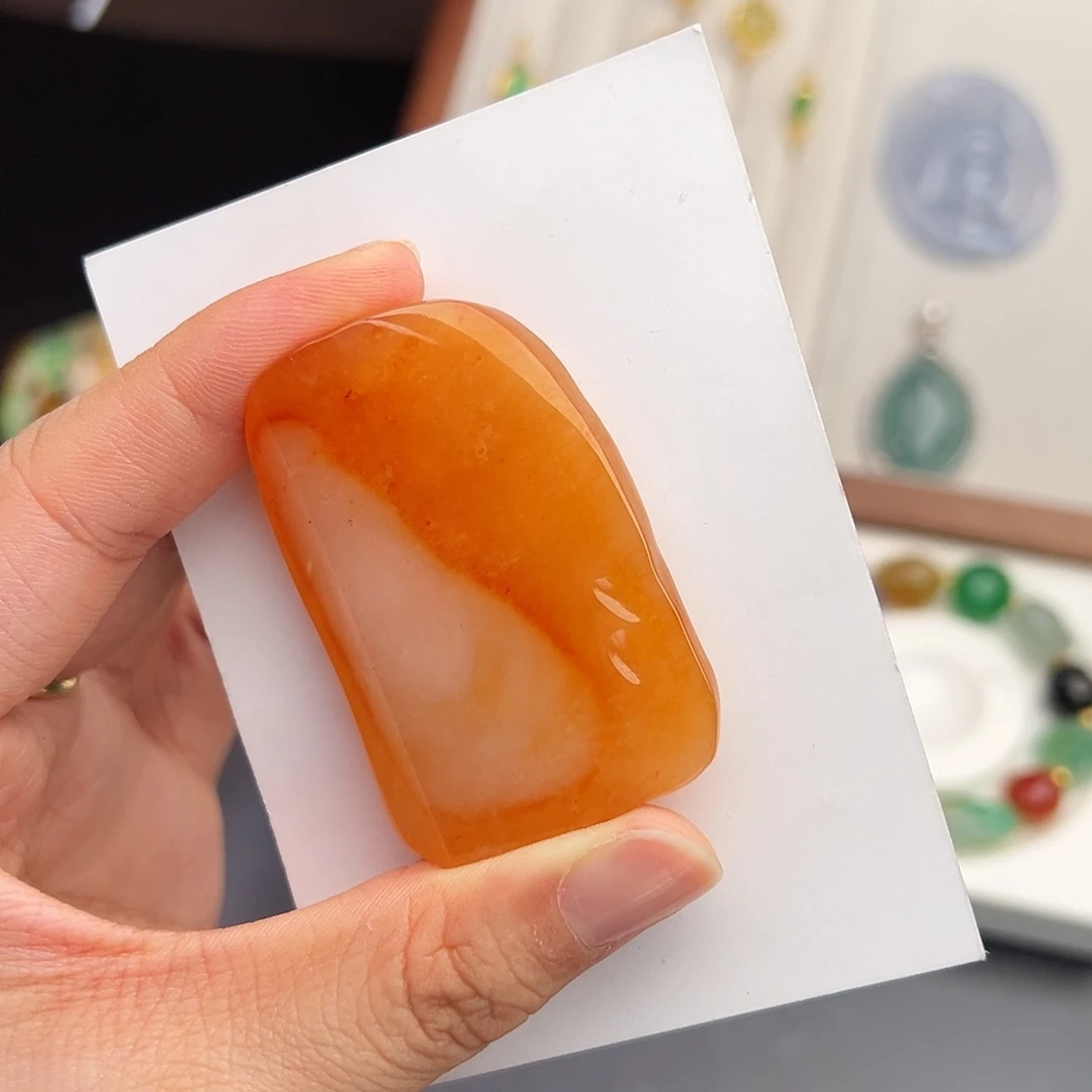 翡翠未镶嵌挂件芬达黄