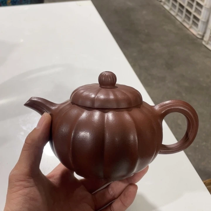 紫砂茶壶老厂紫砂壶一件。