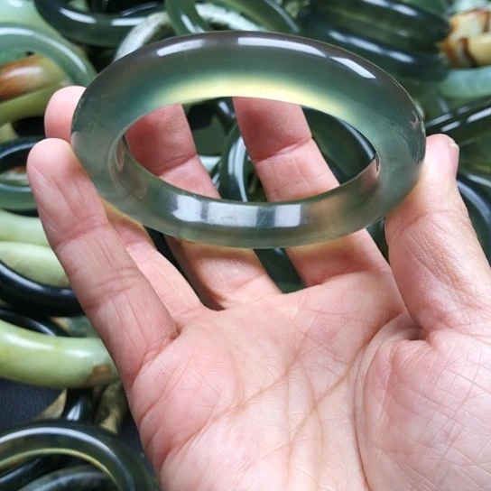 蛇纹石玉手镯未镶嵌T****.