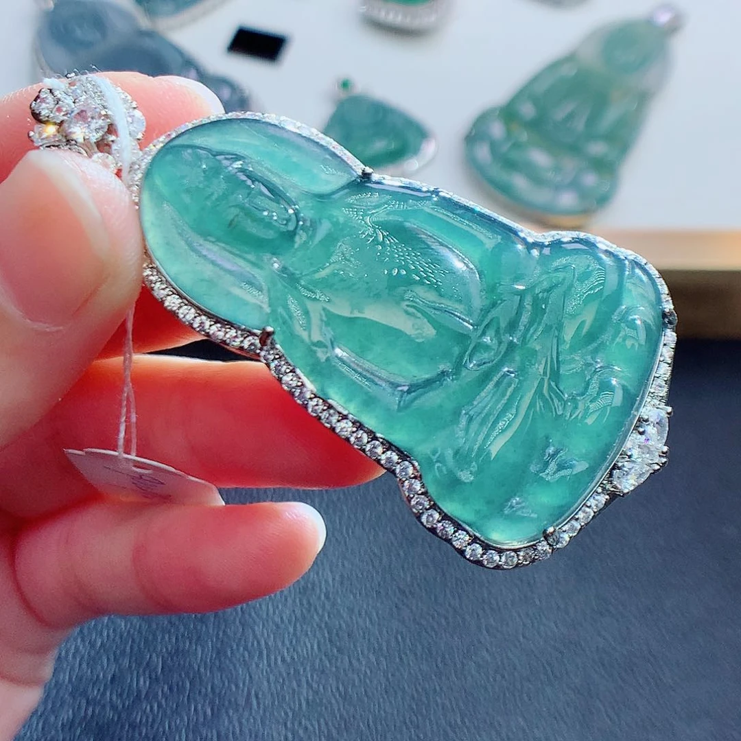 翡翠颈饰未镶嵌翡翠