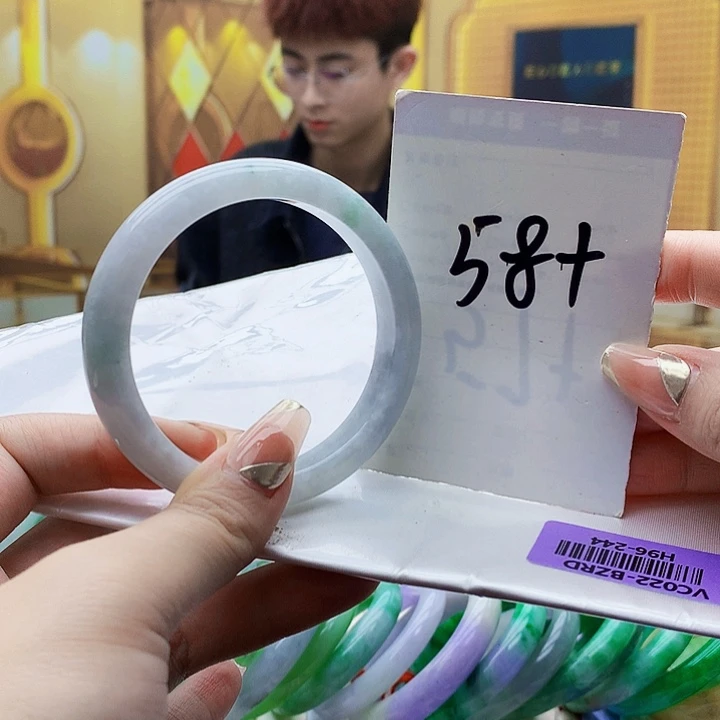 翡翠未镶嵌手镯000……