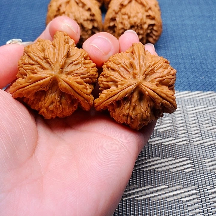 三***牛文玩核桃吊坠三棱