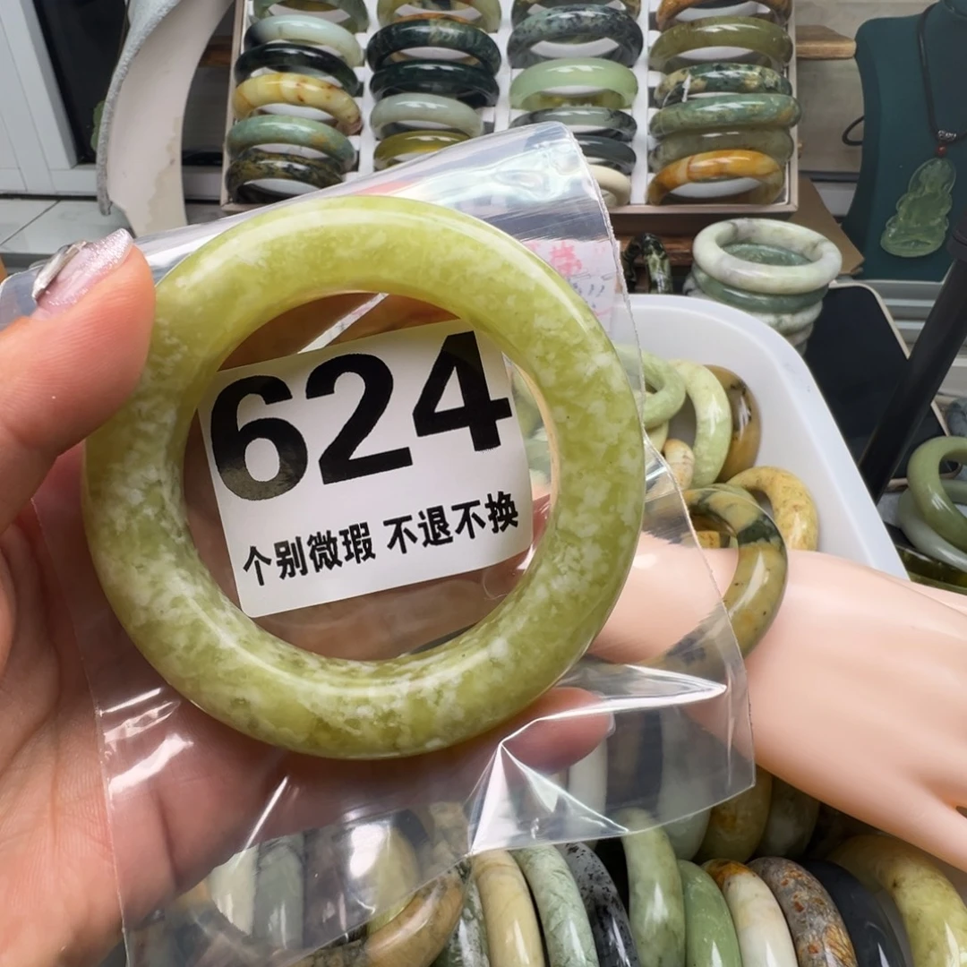 张***猪蛇纹石玉未镶嵌手镯624