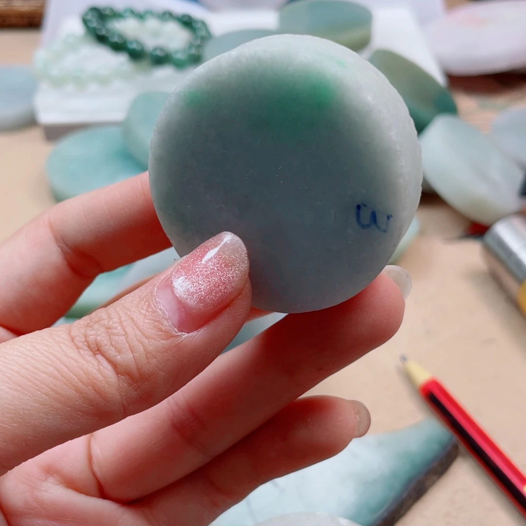 翡翠未镶嵌颈饰116……