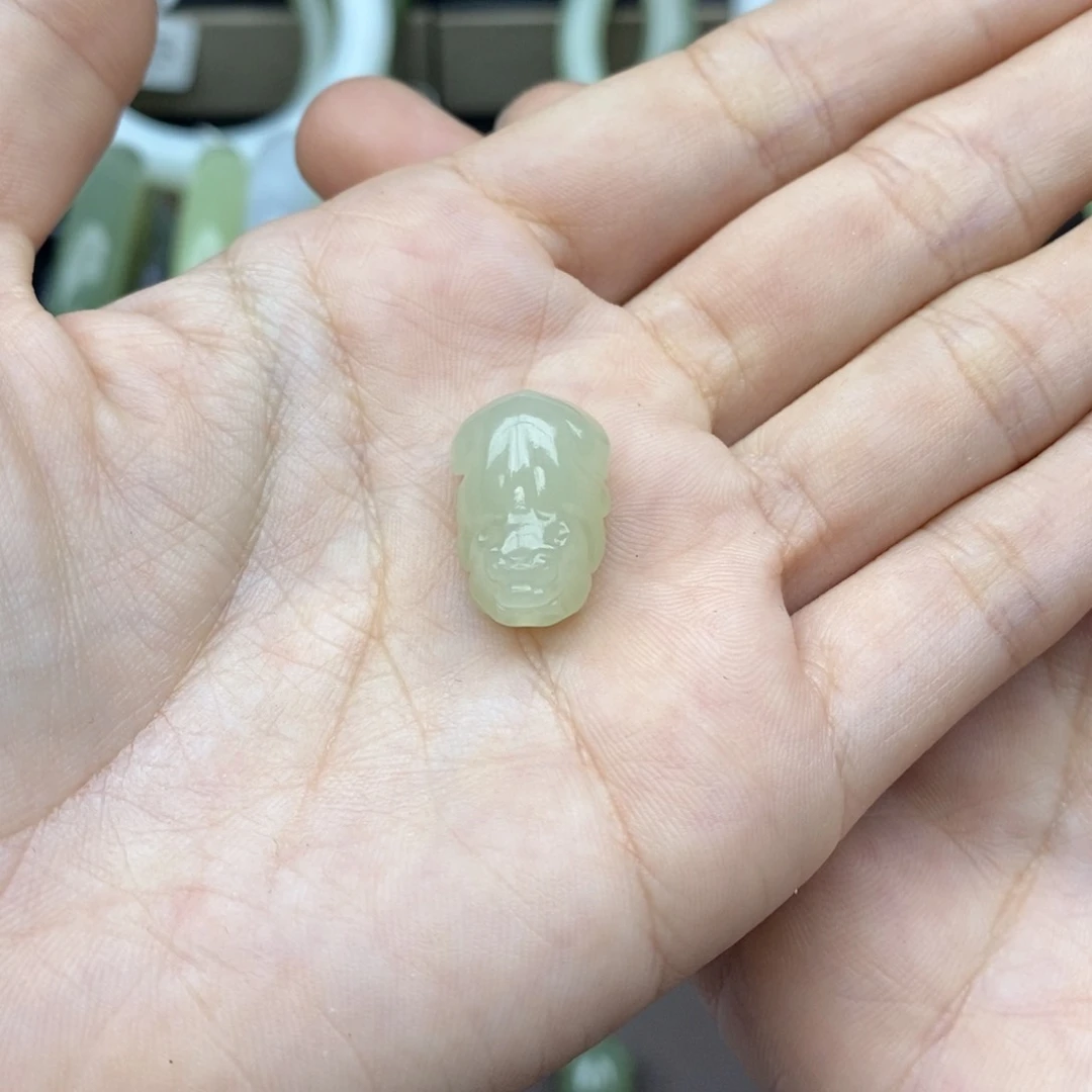 和田玉挂件未镶嵌小*侠