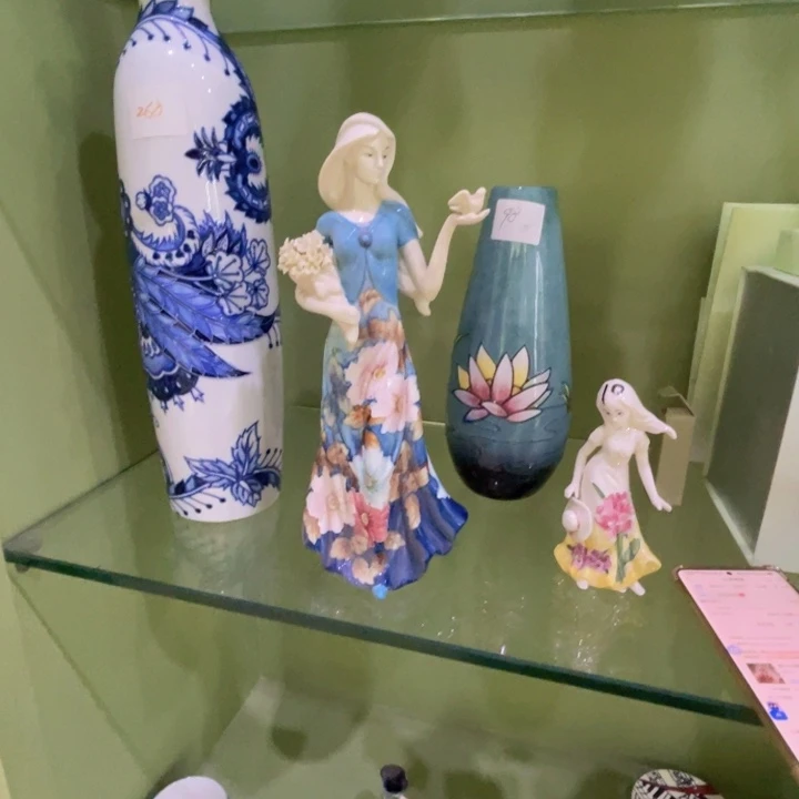 月***雪瓷29cm珐琅彩瓷偶一个