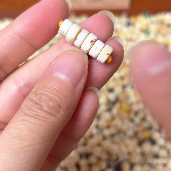 蜜蜡未镶嵌裸石7.9mm一组