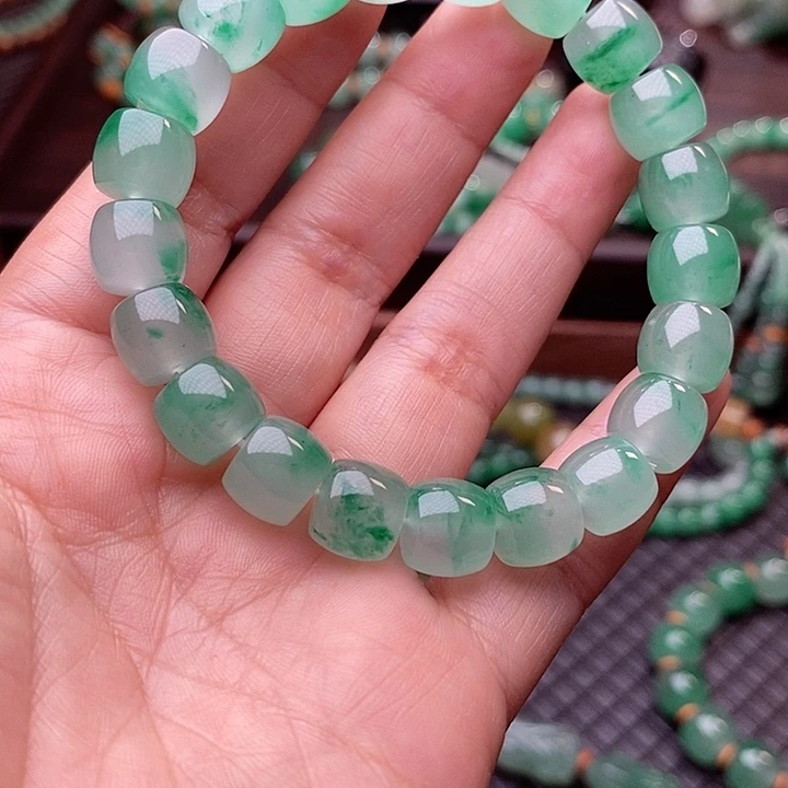安****石英质玉（非洲翠）未镶嵌串