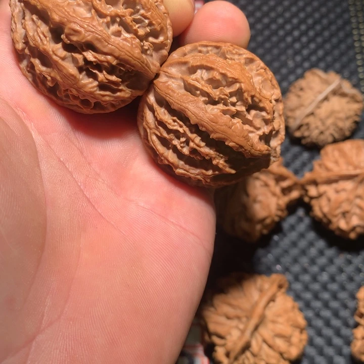 文玩核桃把件杨*秦岭野生文玩核桃