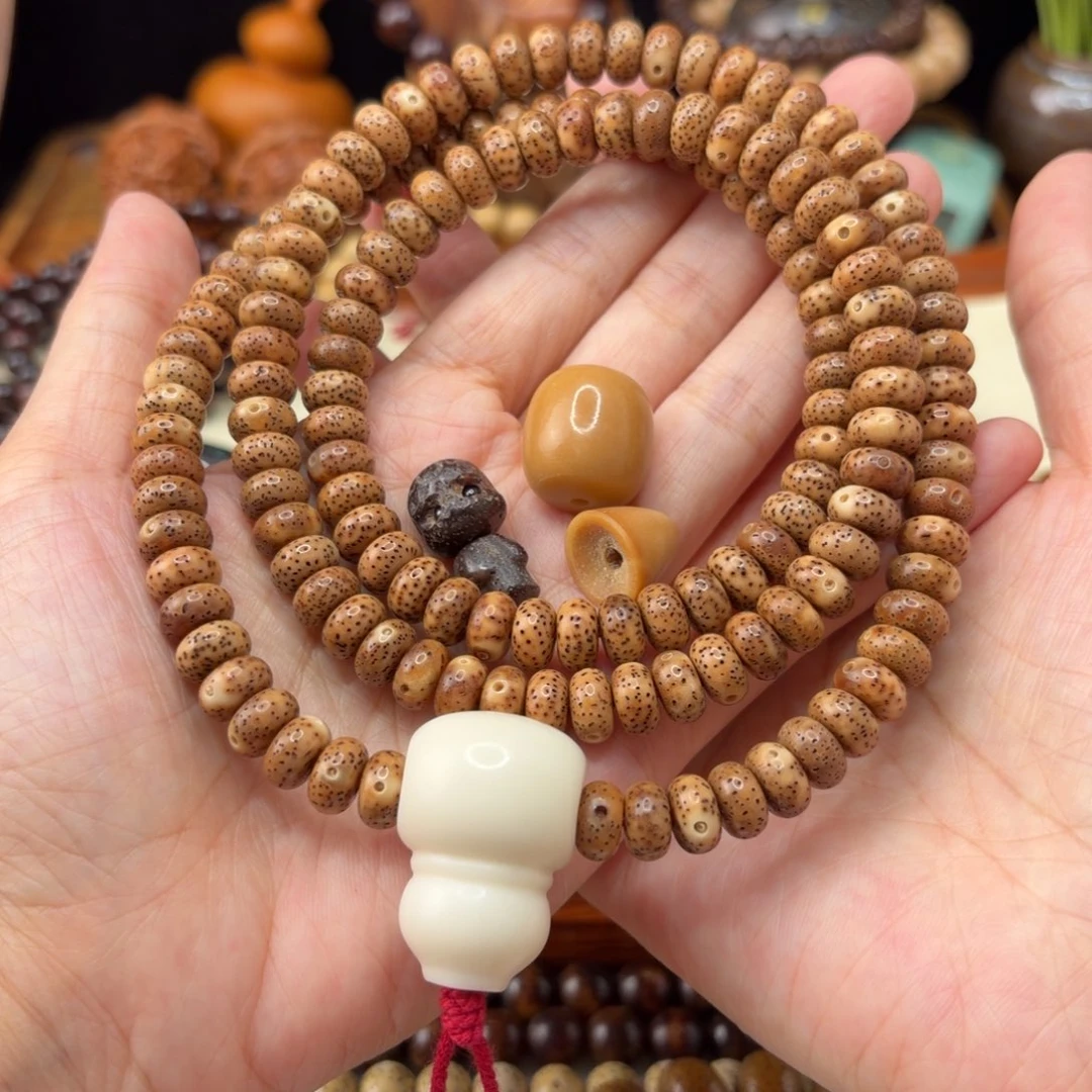 宇****吊坠星月菩提陈籽