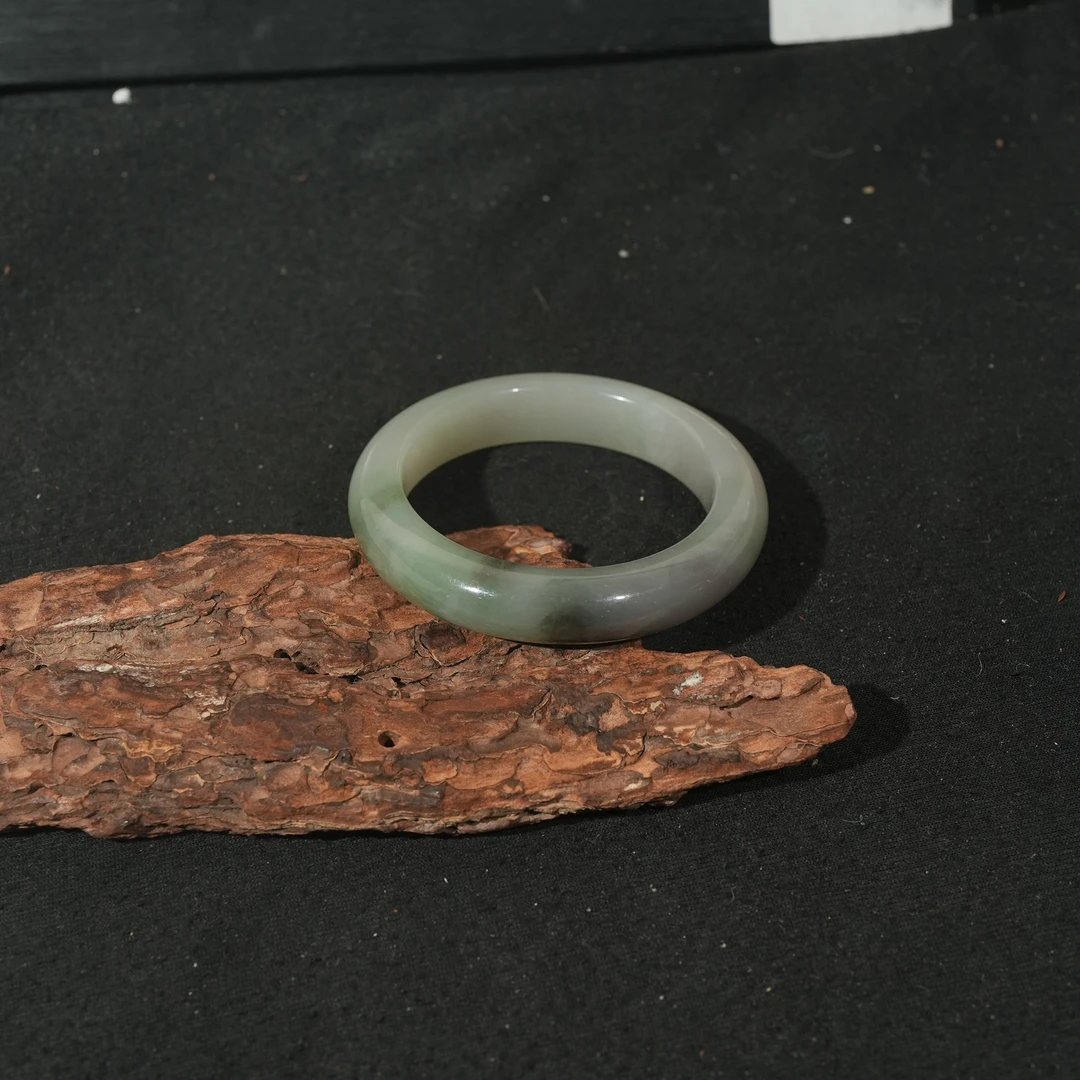 12.10香港王老板-和田玉手镯7z127