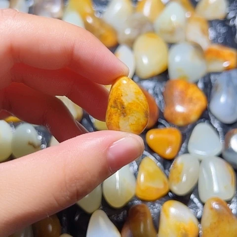 和田玉（糖玉）未镶嵌颈饰5克
