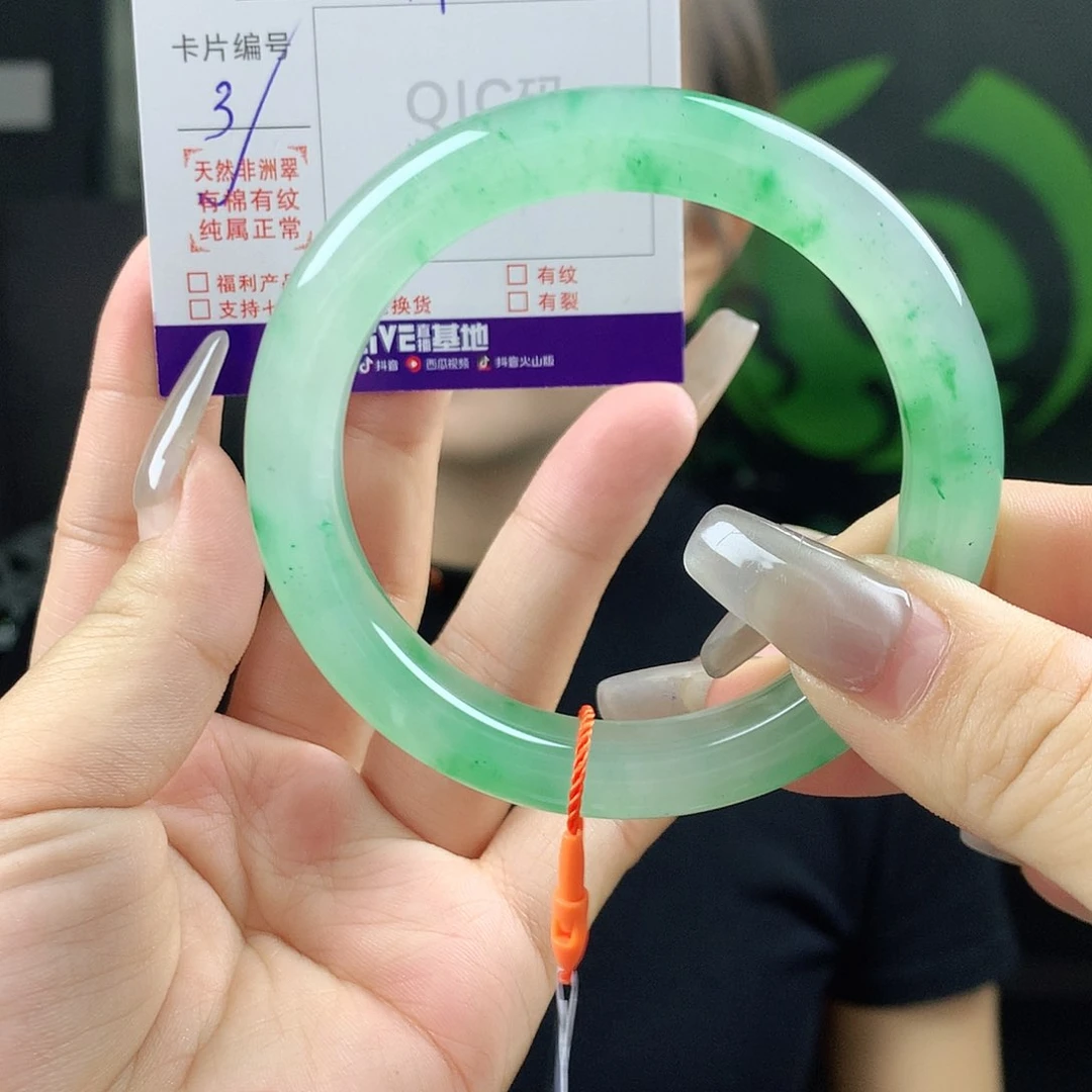 未镶嵌石英质玉手饰写****涤