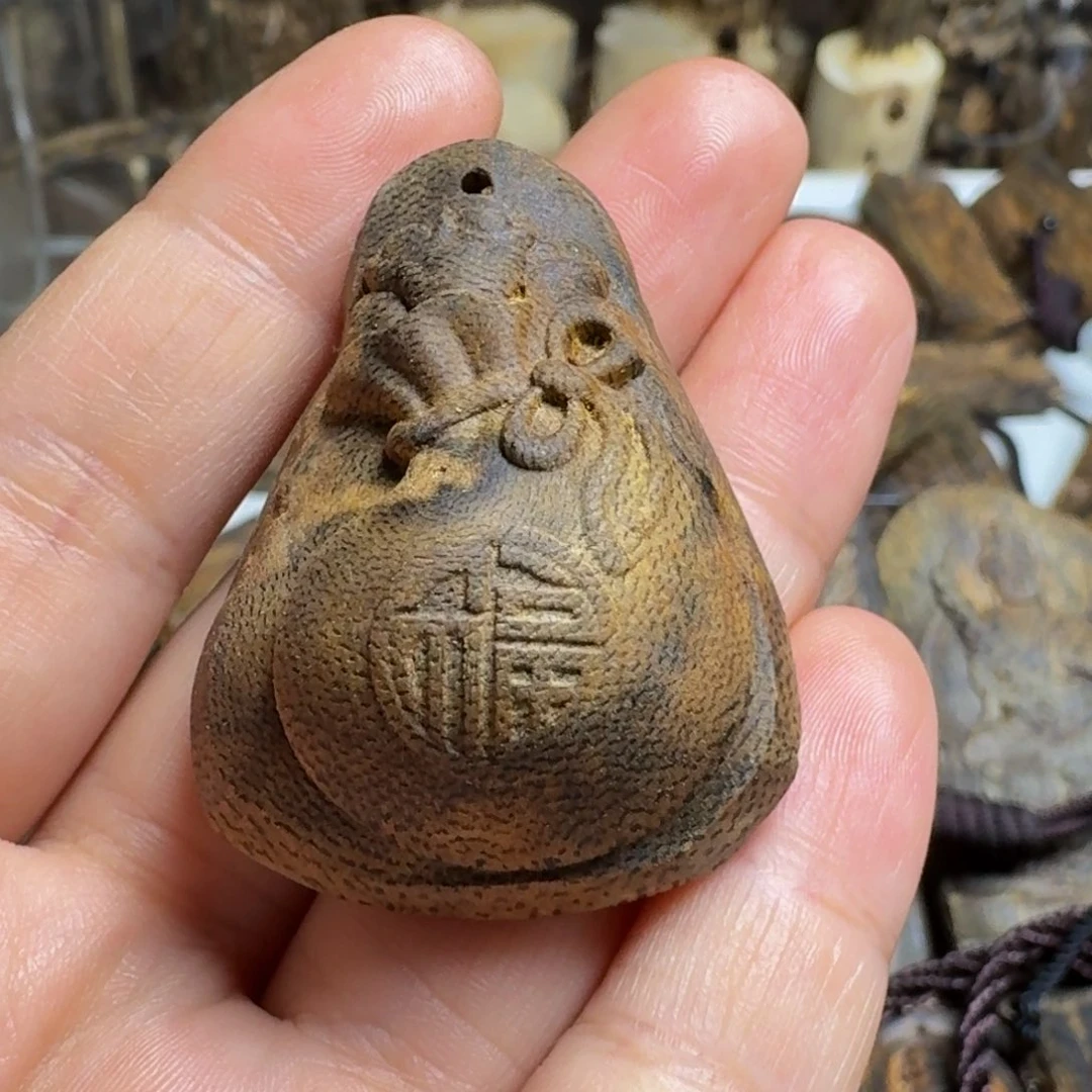 沉香吊坠白棋野生包头6克