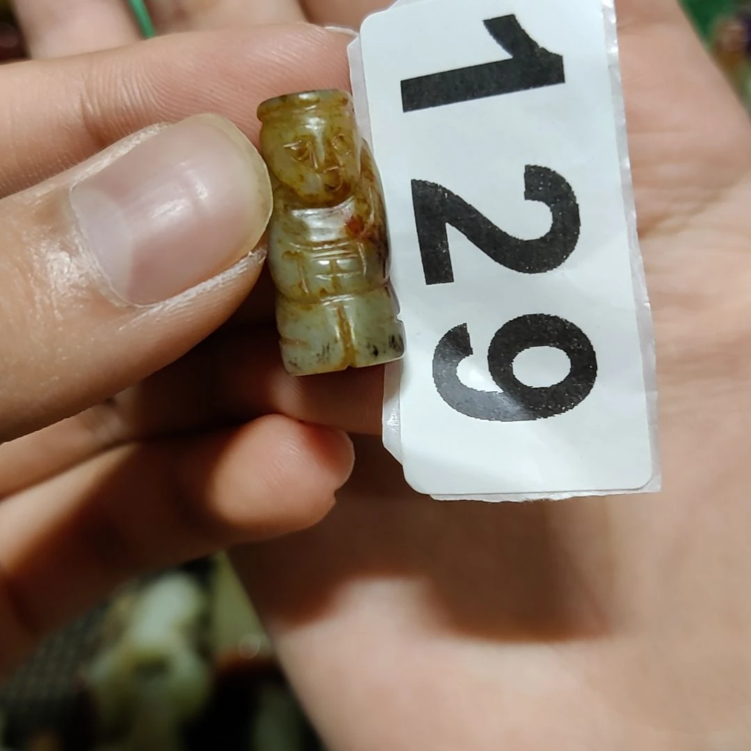 透闪石质玉未镶嵌颈饰