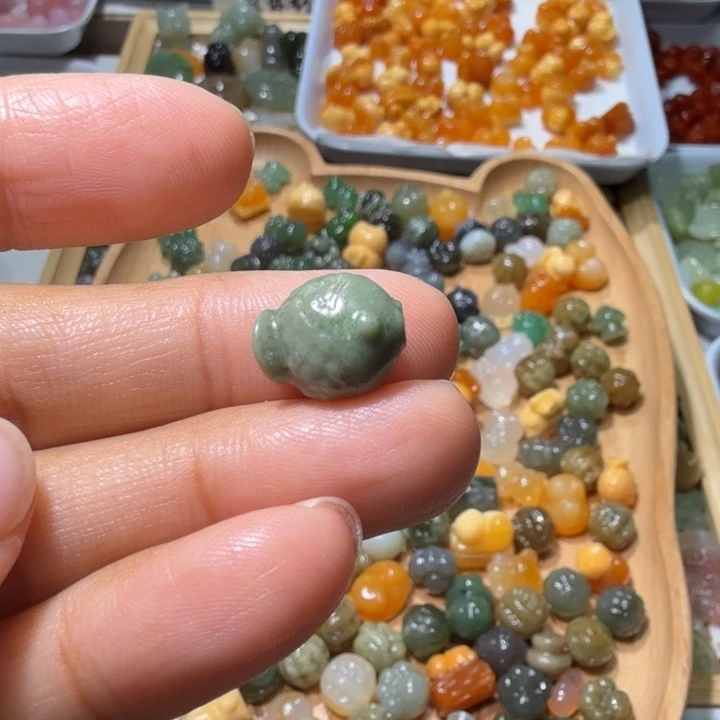 和田玉未镶嵌珠宝半成品