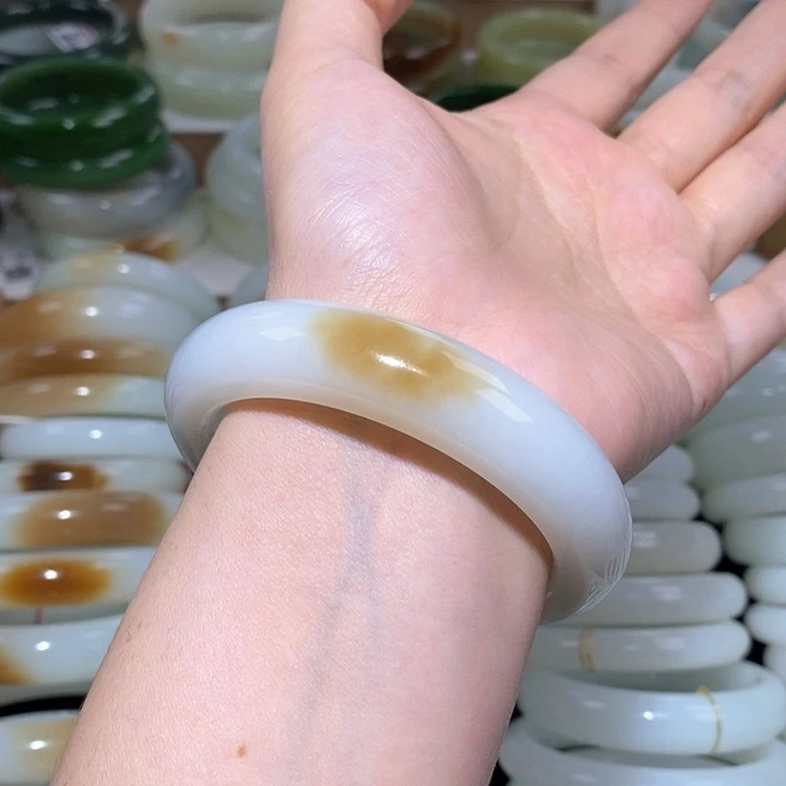 和田玉手镯未镶嵌糖白镯