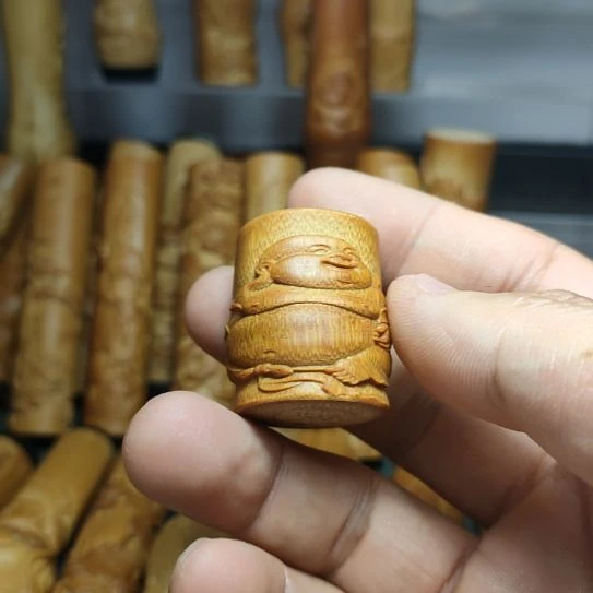 用***0实心竹雕刻手把件