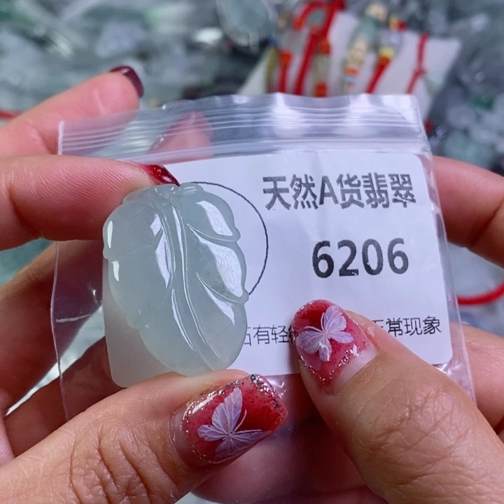 翡翠颈饰未镶嵌吊坠