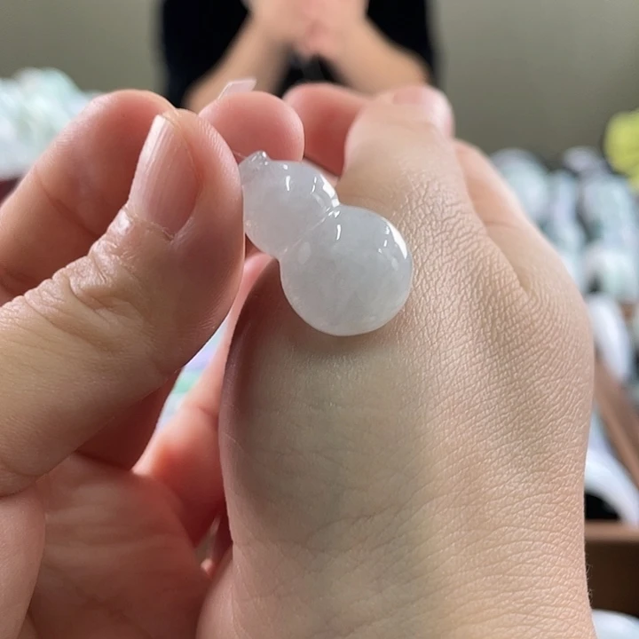 翡翠未镶嵌吊坠(不含链)899