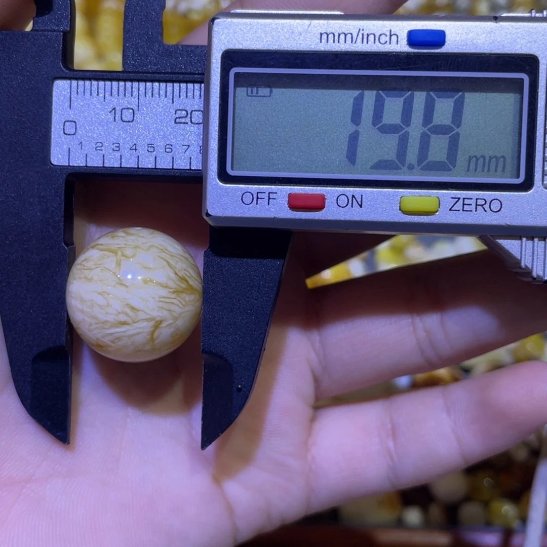 蜜蜡未镶嵌珠宝奇石