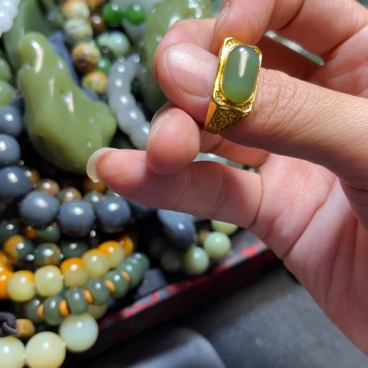 和田玉(碧玉)未镶嵌颈饰