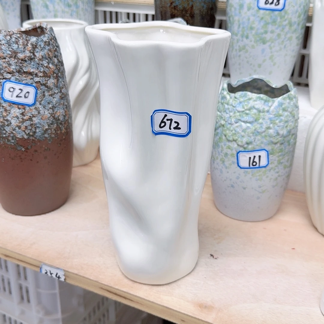 672号陶瓷高25厘米一个