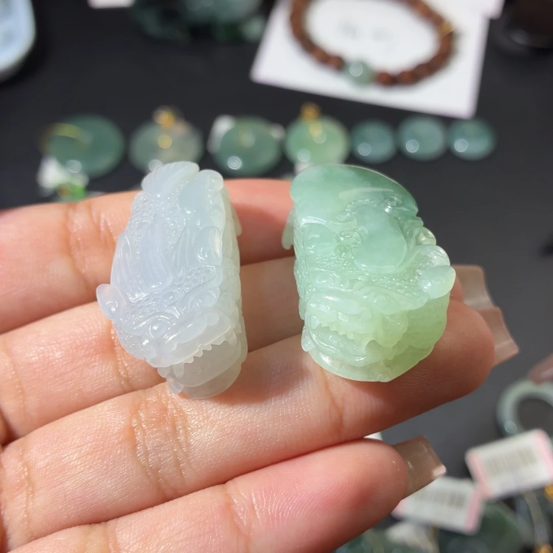 颈饰未镶嵌翡翠貔貅