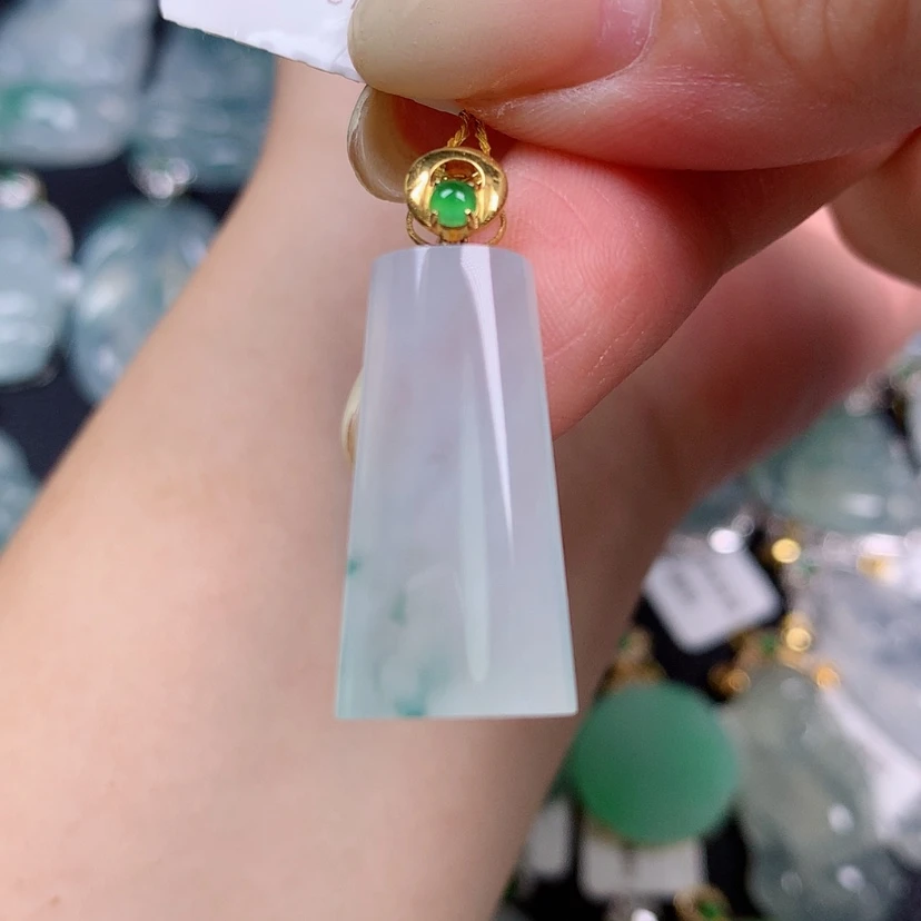 【闪购商品】翡翠18K金镶嵌颈饰无事牌