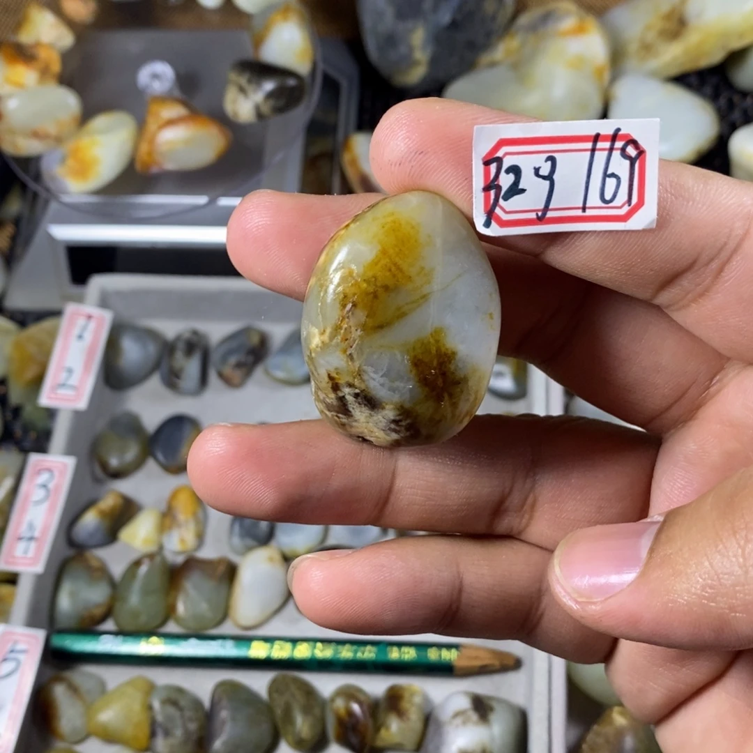 和田玉（糖玉）未镶嵌挂件