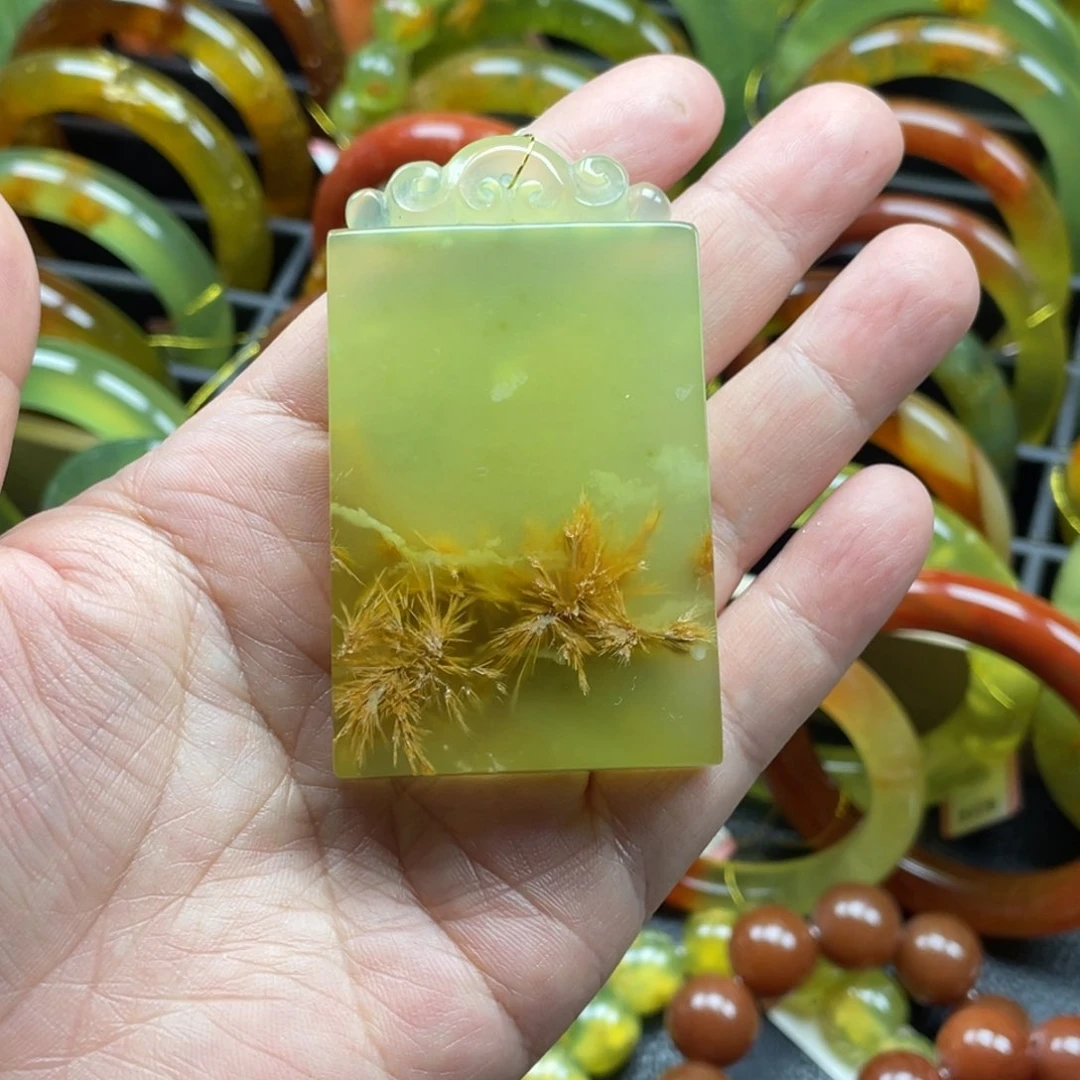 未镶嵌蛇纹石玉颈饰有瑕