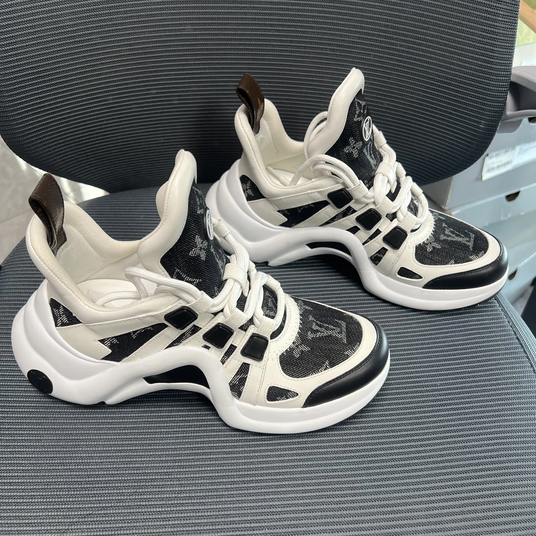 99新 LouisVuitton/路易威登 36码！拱桥黑白熊猫老爹鞋新款满印