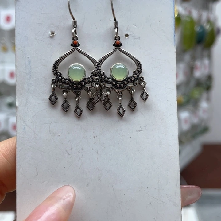 蛇纹石玉未镶嵌耳饰