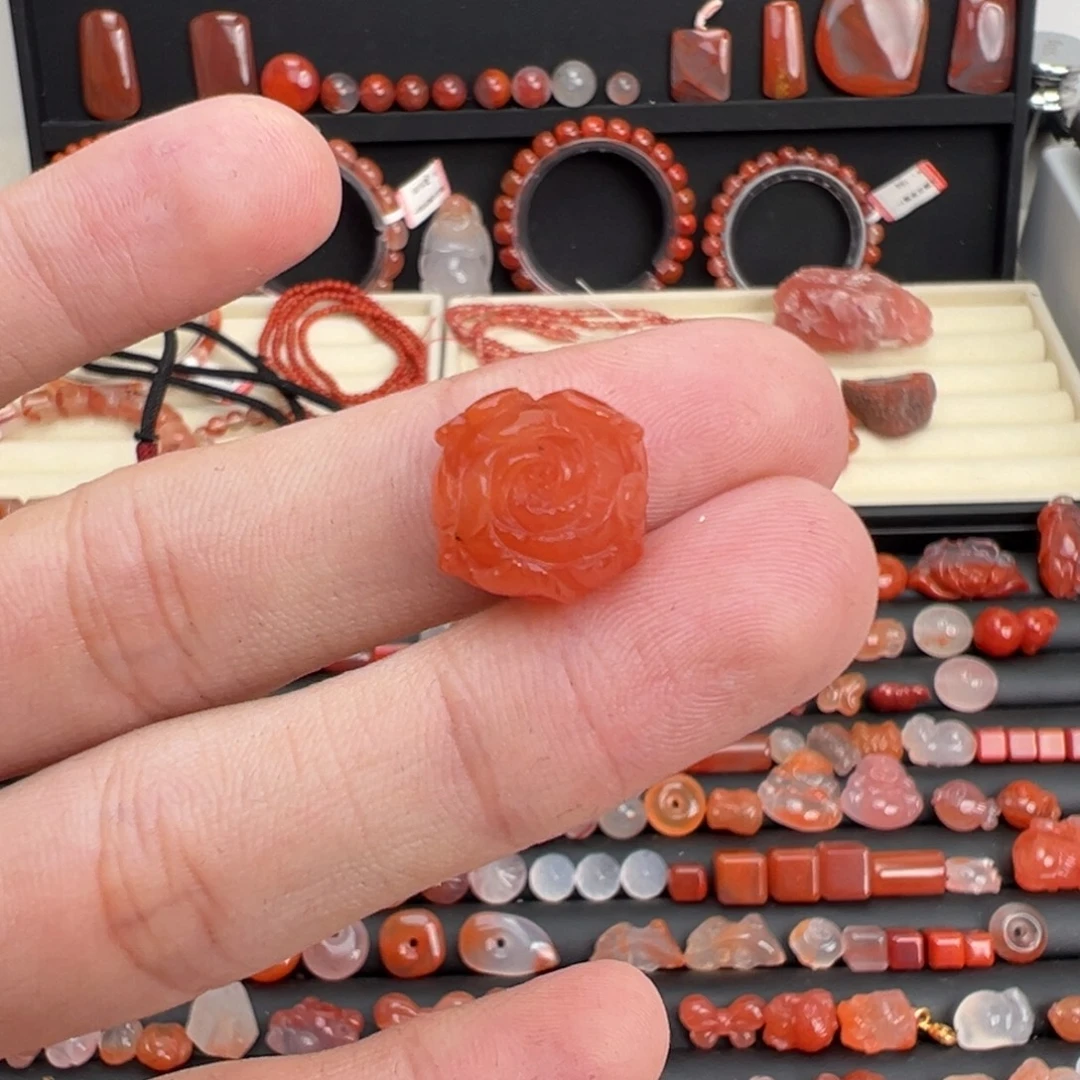 南红玛瑙未镶嵌颈饰牡丹花