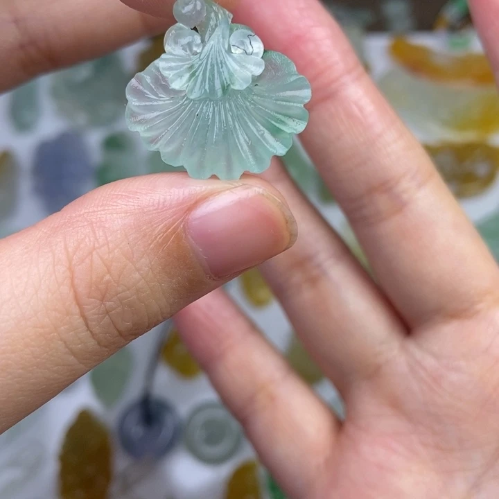 定制翡翠未镶嵌银杏