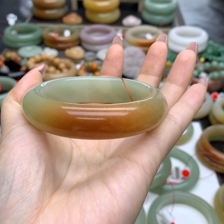 石英质玉手镯未镶嵌